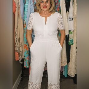 1050.Elegant White Lace Jumpsuit
